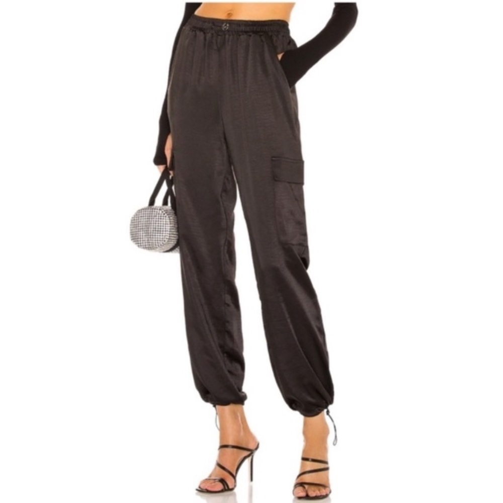 Superdown Rita cargo pant black, hemmed for 5”3